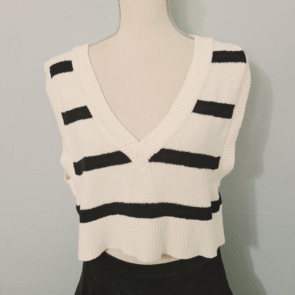 Free People Santa Monica‎ Black and Off White Strip Crop Sweater Vest Top Large